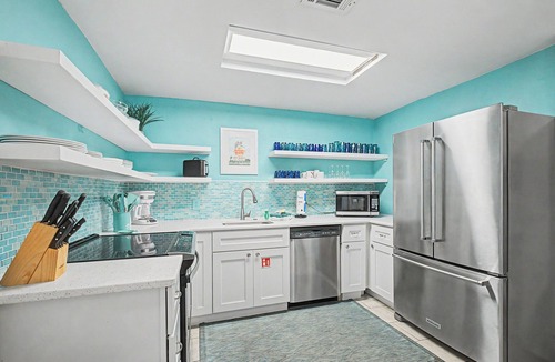 Villa Primera House | Coastal Cottage Getaway | Pet Friendly | Just Steps the Gulf!