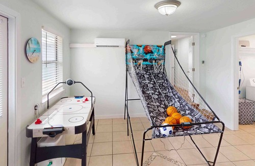 Eastpoint House | Coastal escape with bay views, fishing, Washer & dryer, and Wifi
