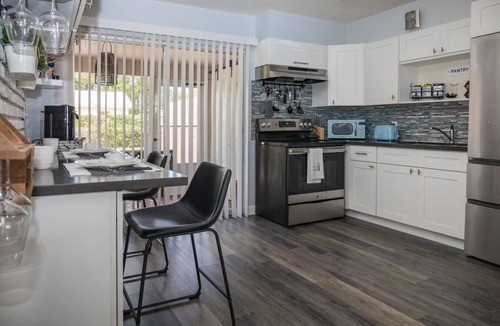 Central Naples House | Coastal Farmhouse w/mini Golf, Private Beach &Spa