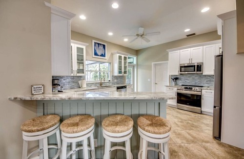 Caloosahatchee House | Coastal Heaven: Huge Lanai-Heated Pool-Canal w Private Dock-River Views