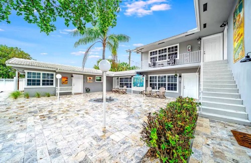 Coral Ridge Apartment | Coastal unit! .5 miles to Beach!
