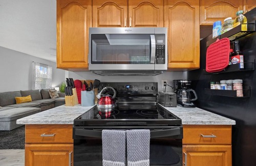 Cocoa House | Cocoa pool+jacuzzi house! Firepit! Cruises! Space Center! USSA fields!Fenced