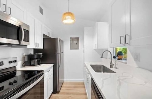 Coconut Grove House | Coconut Cottage in the Grove-Yellow Cottage