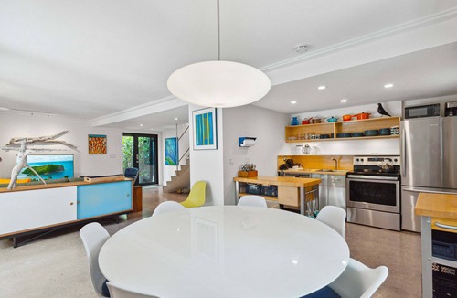 Coconut Grove House | Coconut Grove Dream, located in the heart of the village. Beloved by the sailors