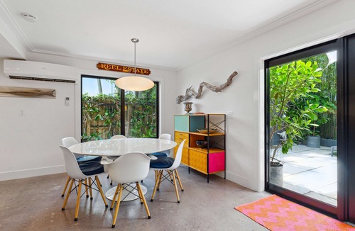 Coconut Grove House | Coconut Grove Dream, located in the heart of the village. Beloved by the sailors