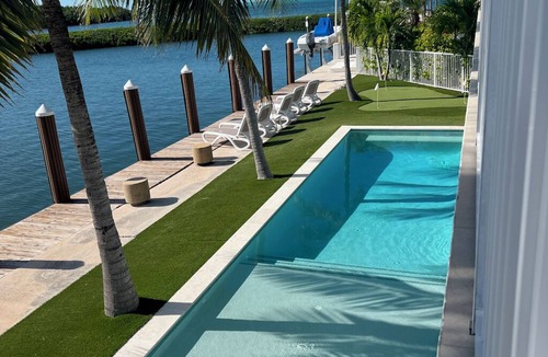 Marathon House | Coconut Sunsets Open Water Views, Ice, Pool, Spa 100 ft dockage, Putting Green