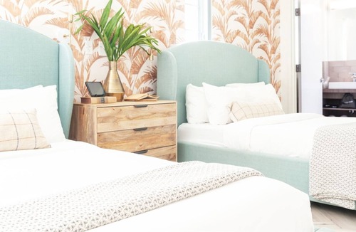 South Beach House | Collins Ave Two Queen Suite near Beach & Nightlife