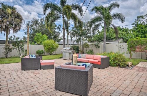 Villas House | Colorful Fort Myers Home w/Sunroom & Patio!