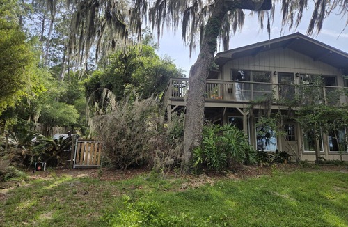 Hawthorne House | Come visit the real Florida at Red Water Retreat! Private Spring fed Lake.