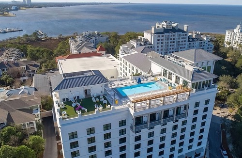 Baytowne Wharf Apartment | Comfort and Convenience! 3 Relaxing Units, Pets Allowed, Near SunQuest Cruises!