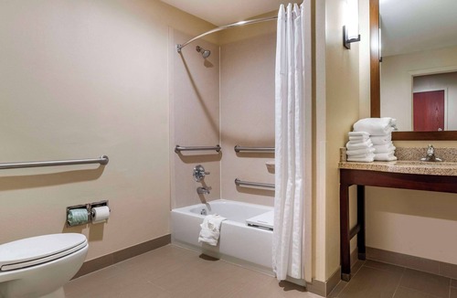 Pell City Hotel | Comfort Suites Pell City I-20 exit 158