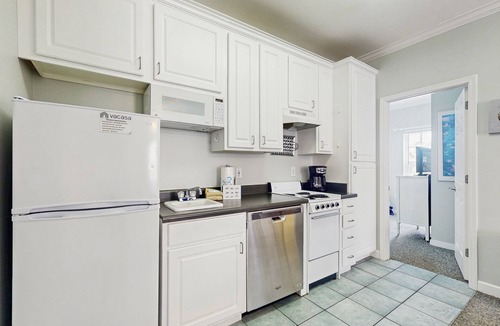 Dauphin Island Condo | Comfortable condo w/two shared pools & direct beach access