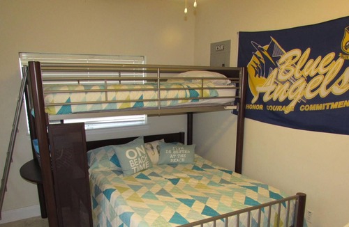 Pensacola Beach Cottage | Comfortable Cottage a Block Away from Beach