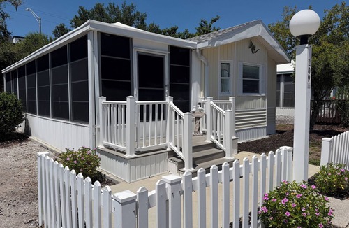 Braden River House | Comfortable unit @ Sun Outdoors! Lots of Amenities! Siesta Key, Pine Craft, Shop