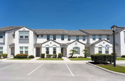 Davenport House | Comfortable Vacation Home up to 10 People