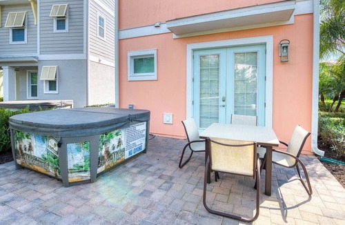 West Kissimmee Cottage | Comfy Cottage with Hot Tub near Disney with Margaritaville Resort & Island H2O.