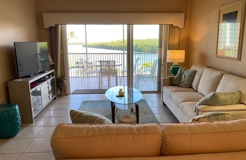 Vanderbilt Beach Condo | Condo two blocks from Vanderbilt Beach, Gulf of Mexico and Wiggins State Park.