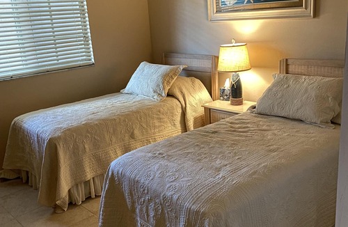 Vanderbilt Beach Condo | Condo two blocks from Vanderbilt Beach, Gulf of Mexico and Wiggins State Park.