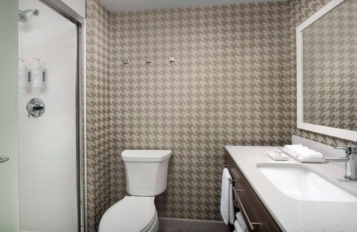 Ludlam Hotel | Convenient Blue Lagoon Suite Minutes MIA Airport, Coral Gables & Downtown Miami