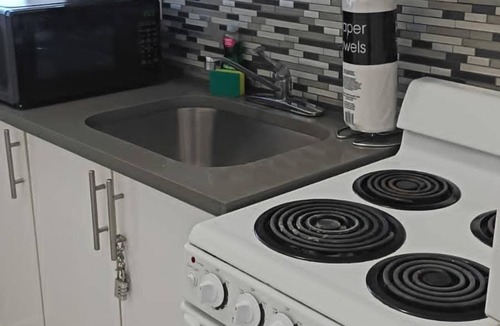 Parkside Apartment | Convenient Studio in Hollywood 116