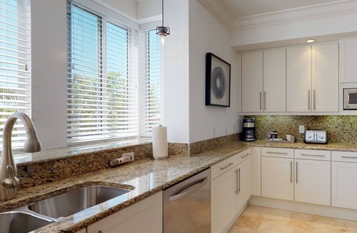 Marathon House | Cook your Catch in a Gourmet Kitchen- Marlin Bay