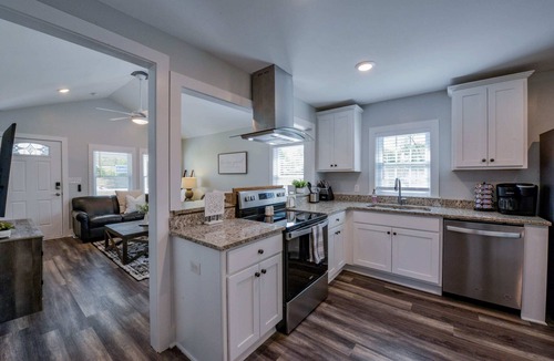 Tuscaloosa House | Copper Cottage- 5.1 miles to UA w/covered patio