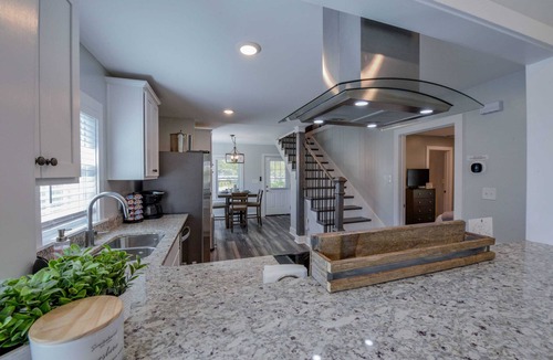 Tuscaloosa House | Copper Cottage- 5.1 miles to UA w/covered patio