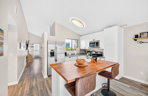 Doctors Inlet House | Coral Reef Retreat 30 min to Beach High Speed Wi-Fi