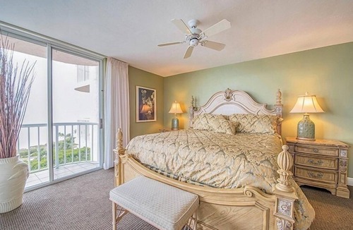 Park Shore Condo | Corner views on the 10th floor of the Gulf! CL1001