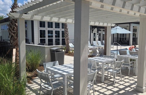 Northside Apartment | Corporate Luxe 2BR/2BA Apartment with Serene Water View- 5 min from JAX Airport.