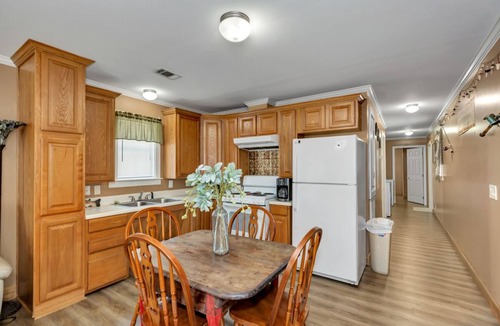 Langston Cabin | Cottage #3 Fisherman's Landing/2-Bed Fishing Cottage w/Covered Boat Shelter"