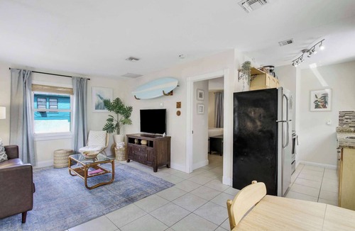 Flamingo Parks Apartment | Cottage 3 on Penn - Pool!