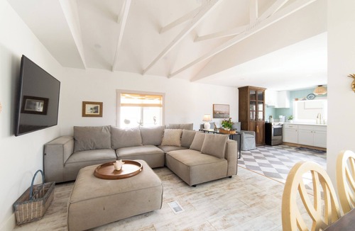 Laguna Beach Estates Cottage | Cottage in Laguna Beach Estates, steps to Panama City Beaches
