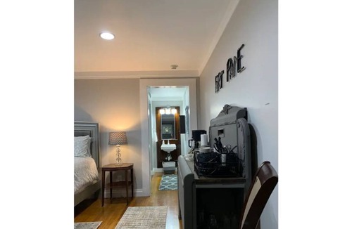 Fort Payne Apartment | Cottage Suite - Queen Bed & 1 Bath