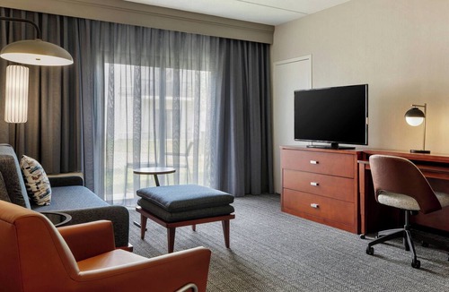 Moon Township Hotel | Courtyard by Marriott Pittsburgh Airport