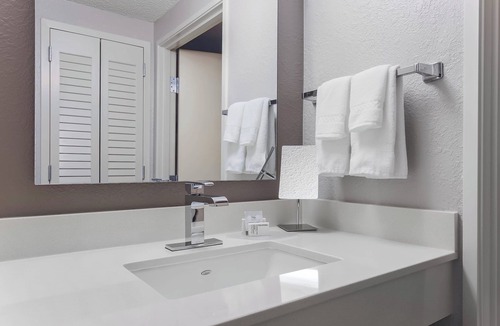Tampa Hotel | Courtyard by Marriott Tampa Brandon