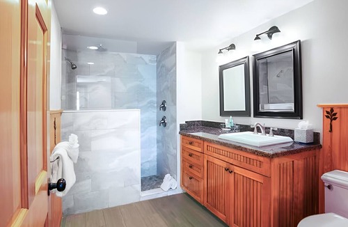 Captiva Hotel | Courtyard Studio | Oasis Pool | Sea Kayaks | Marina | Water Sports