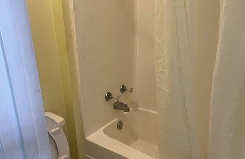 Oneonta Hotel | COVERED BRIDGE INN & SUITES