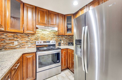 Arlington House | Covered Deck, Large Yard! Pet-Friendly Jax Escape!
