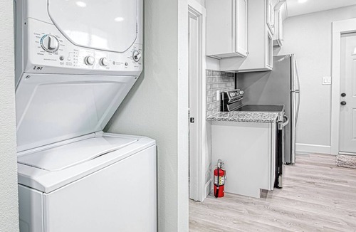 West 1st Street Apartment | Cozy 1-bedroom 2nd floor overlooking the River District in Downtown Fort Myers