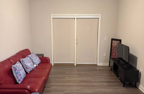 Loughman Apartment | Cozy 1-bedroom apartment with AC in excellent Davenport