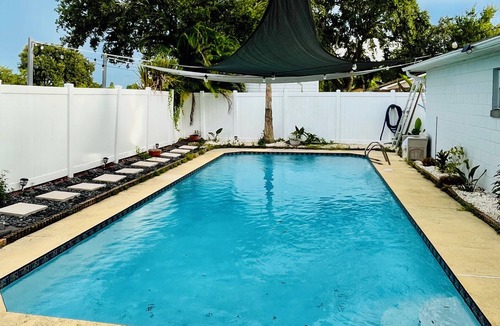 Mill Run Apartment | Cozy 1-bedroom apartment with kitchen, AC, WiFi, located 25 minutes from Disney