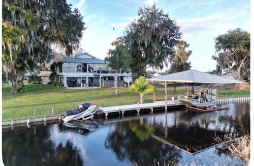 Highland House | Cozy 1-bedroom bungalow in gorgeous Sebring with AC and gym access