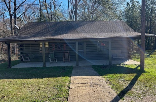 Woodville Cabin | Cozy 1-bedroom cabin 12 miles north of Woodville, 25 miles from Natchez, MS