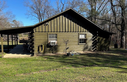 Woodville Cabin | Cozy 1-bedroom cabin 12 miles north of Woodville, 25 miles from Natchez, MS
