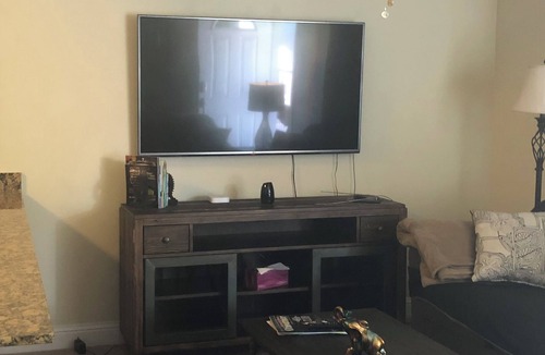 Biloxi Condo | Cozy 1-bedroom condo in beautiful Biloxi with fitness room and 2 swimming pools