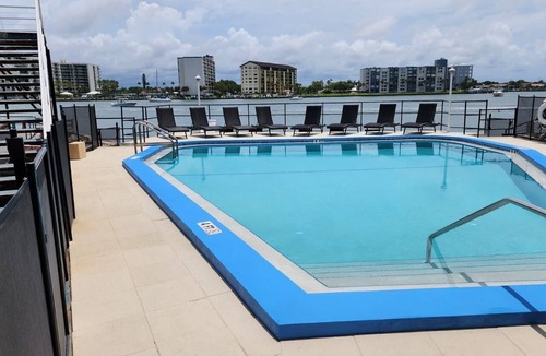 Bay Esplanade Apartment | Cozy 1 Bedroom Getaway Walk to Clearwater Beach