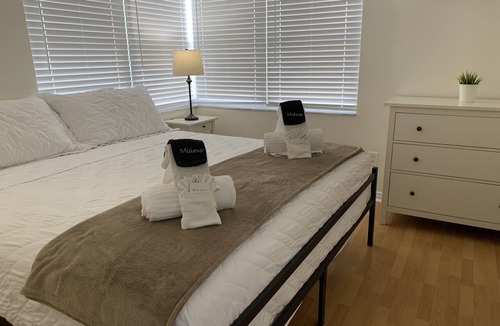 Bay Esplanade Apartment | Cozy 1 Bedroom Getaway Walk to Clearwater Beach