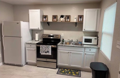 Cocoa West House | Cozy 1-bedroom house in fantastic Cocoa with air conditioning
