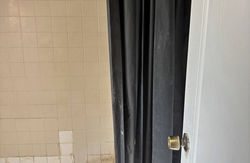 Northwest Orlando Resort | Cozy 1-bedroom resort in delightful Orlando Master suite with en-suite showers